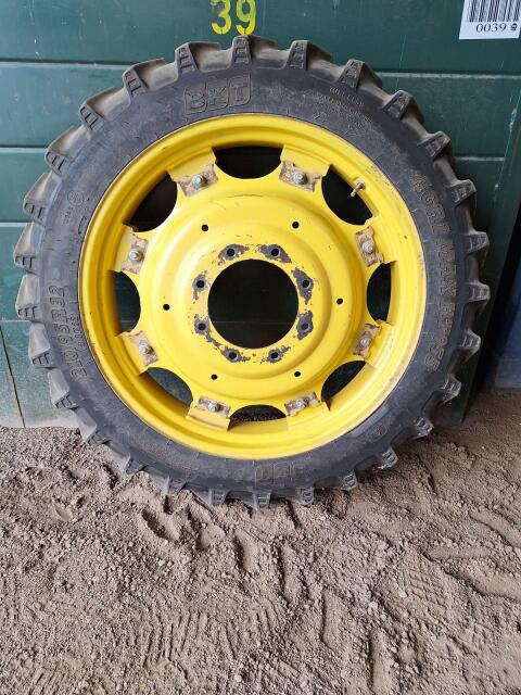 Pflegebereifung John Deere 6210
