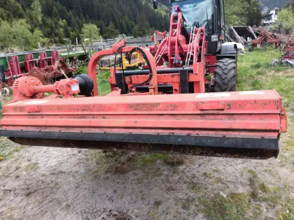 Simon Mulcher mit Seitenverschub