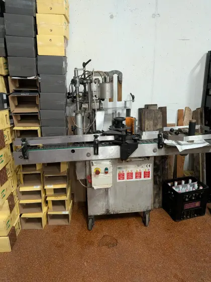 Etikettiermaschine mit Nassleim