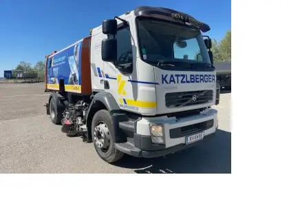 Volvo FL-240 Kehrmaschine mit Brock Aufbau