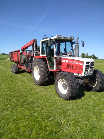 Steyr 8090 mit Stepa Forstkrananhänger Steyr 8090