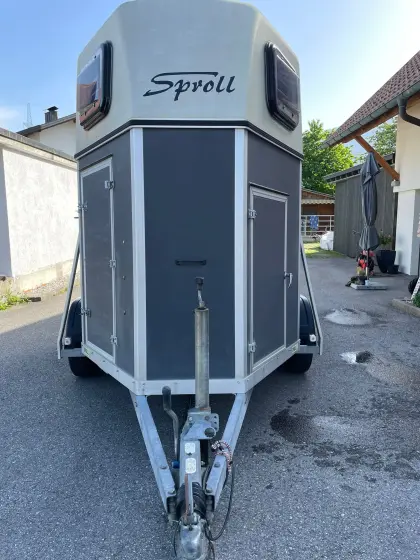 Pferdeanhänger Sproll