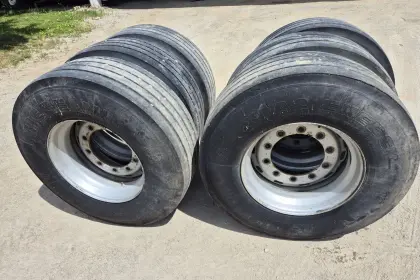 6 x 385/65R22,5 Anhängerreifen mit Felgen