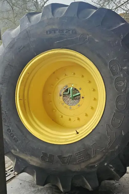 Reifen inkl. Felgen, 800/65R32