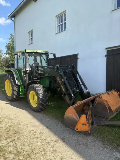 John Deere 6110 mit Frontlader