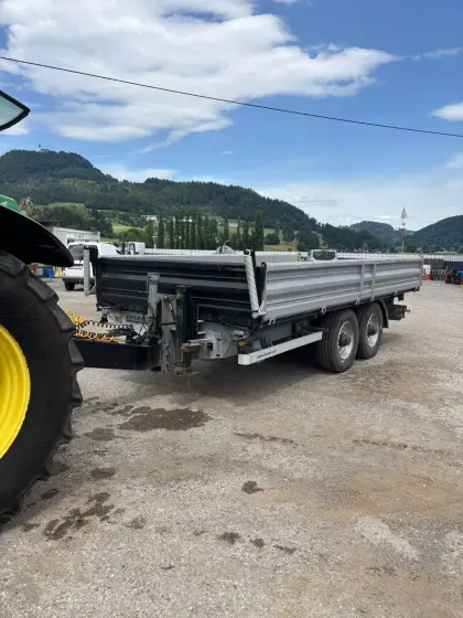 Humer und Tieflader