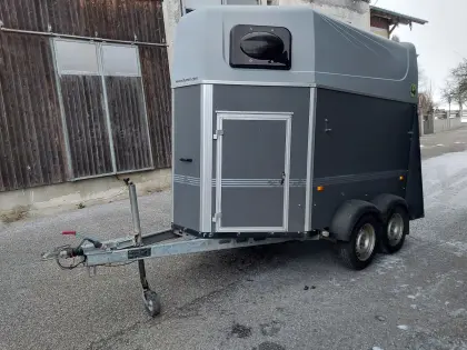 Humbaur Pferdeanhänger RAPID POLY 2400