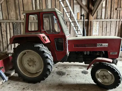Steyr 658 Traktor mit Deutz-Fahr Trommelmähwerk und Schaufel, Steyr 658