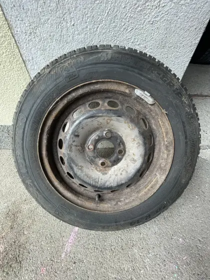 Autoreifen mit Felge