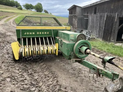 Kleinballenpresse John Deere 221