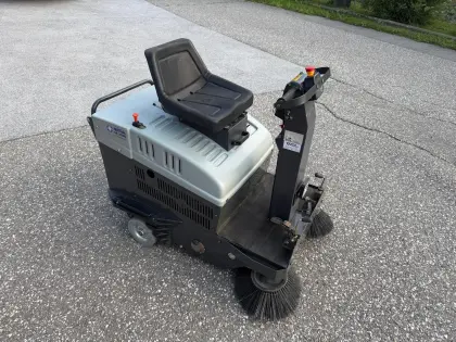 Aufsitzkehrmaschine Nilfisk SR 1.000