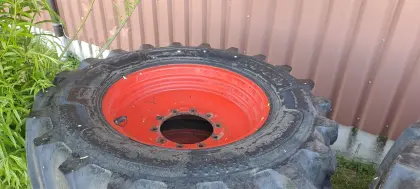 Komplettreifen 520/85R42 8 Loch und 480/70R30 10 Loch
