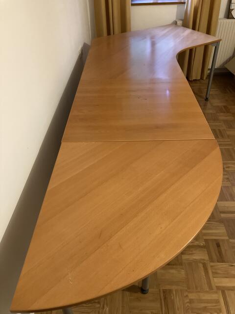Großer Schreibtisch