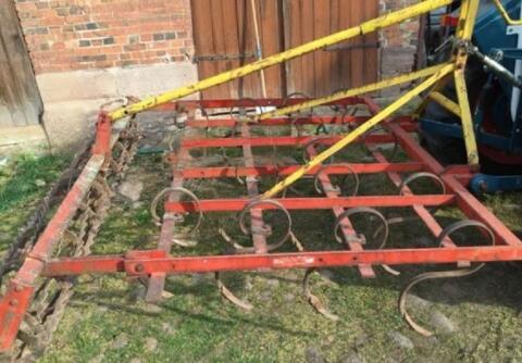 Grubber DDR Traktor KARL