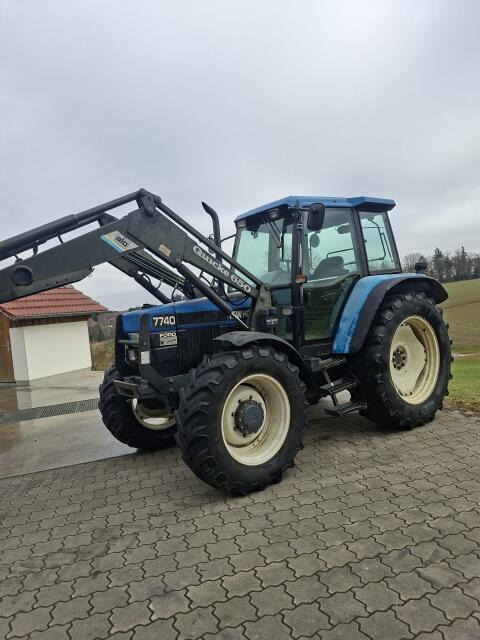 New Holland Traktor 7740