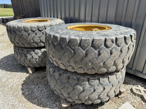 Radlader 4 Stk. Räder 20.5R25 von Hanomag 55D