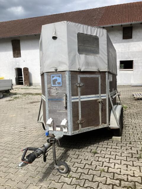Pferdeanhänger, Viehanhänger zu verkaufen