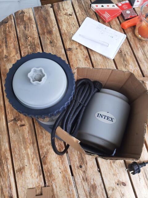 Neue Poolpumpe Intex
