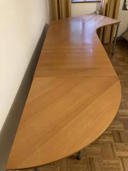 Großer Schreibtisch