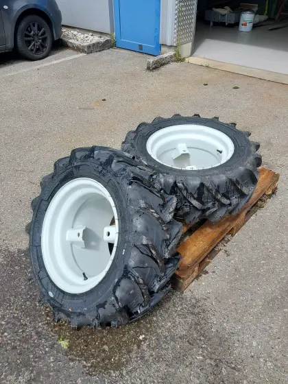 Zwillingsräder 280/70R18