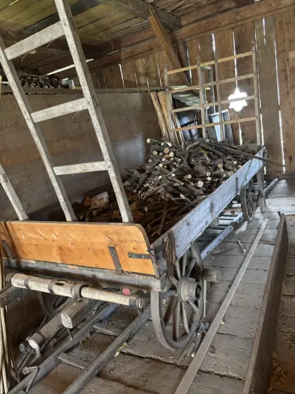 Verkaufe alte Mühle, Kutsche, alte Werkzeuge und Sonstiges