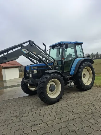 New Holland Traktor 7740