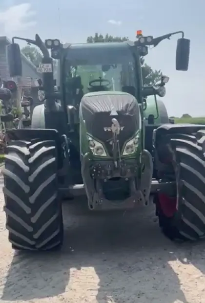 Fendt 724 Vario Profi Plus Gen6 mit Frontlader