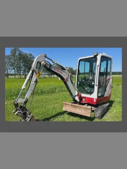 Takeuchi TB216 Bagger mit Anbaugeräten