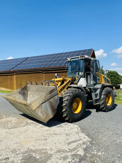 Liebherr L 538 mit Ackerbereifung und Palettengabel