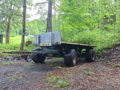 Reifen oder ganzer Anhänger