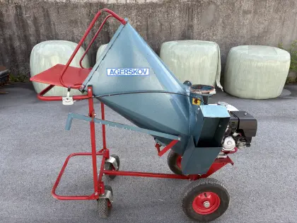 Fahrbarer Strohhäcksler, Agerskov AM 35 BLV mit Benzinmotor