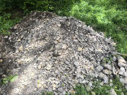 Kies (Bruchmaterial) für z. B. Forstwege usw.