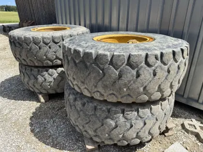 Radlader 4 Stk. Räder 20.5R25 von Hanomag 55D