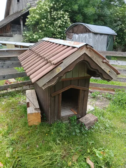 Sehr stabile Hundehütte oder für Mini-Zwergziegen