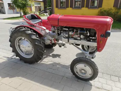 Massey Ferguson MF821 von 1959 vollständig restauriert