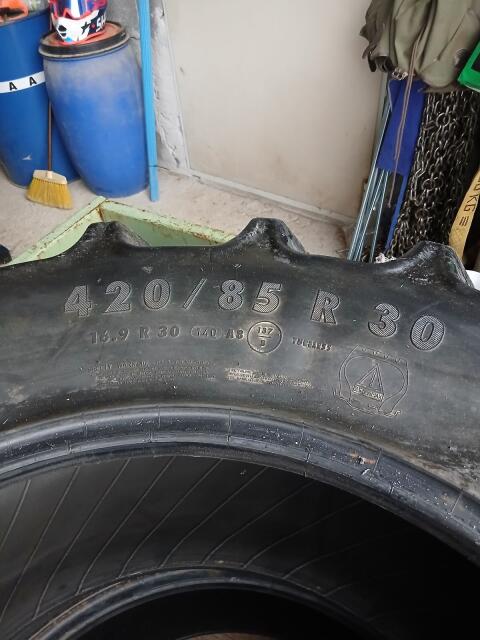 Reifen 420/85 R30