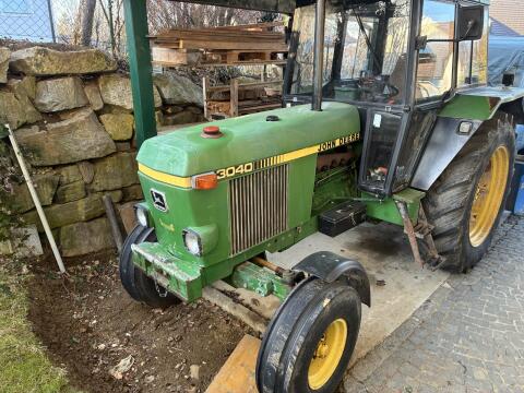 John Deere 3040