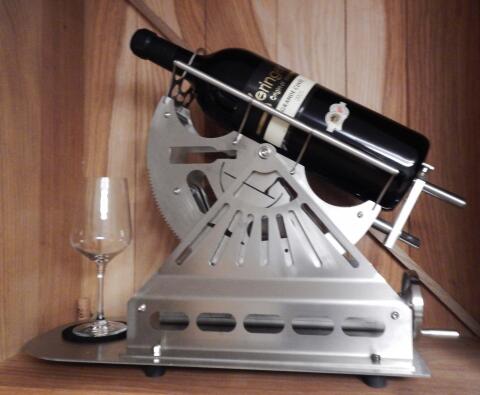 Wein-Ausschankhilfe