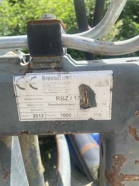 Bressel und Lade Rundballenzange Weidemann