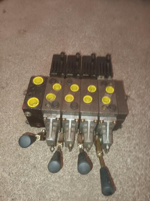 Danfoss Hydr. Steuerblock mit Joystick PVG32