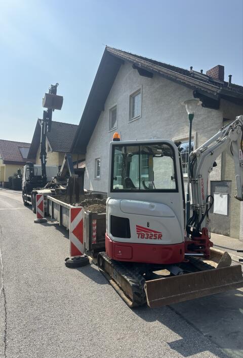 Takeuchi TB 325R