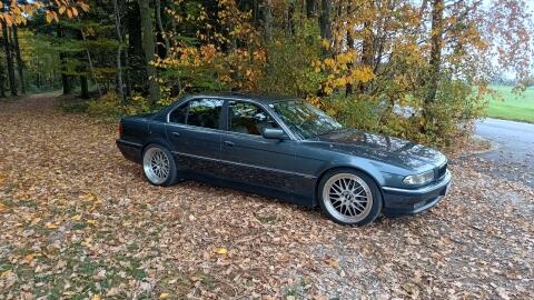 BMW E38 728i