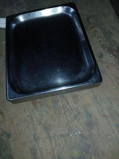 Nirosta-Normgeschirr 32 x 26, 8 Stk., komplett, € 100,-