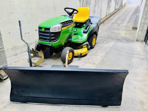 John Deere X155R Rasentraktor mit Schneeschild, nur 71 Bstd.