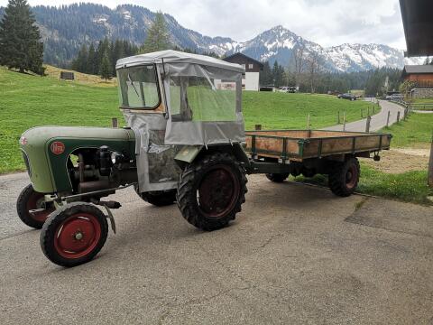 Oldtimer-Traktor Hatz H113