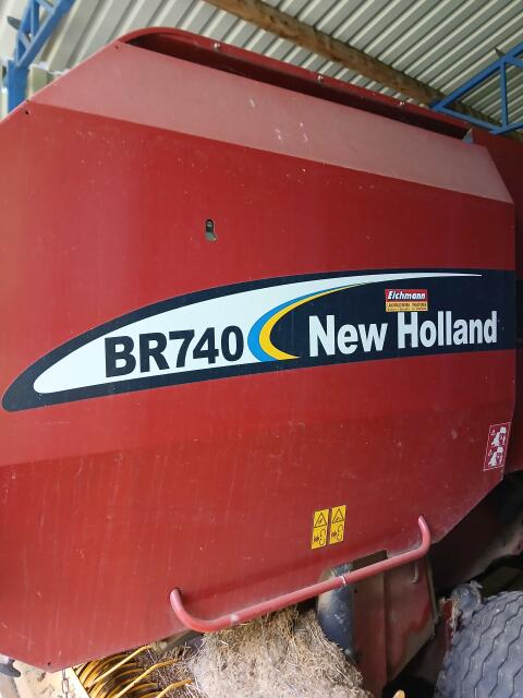 New Holland BR 740