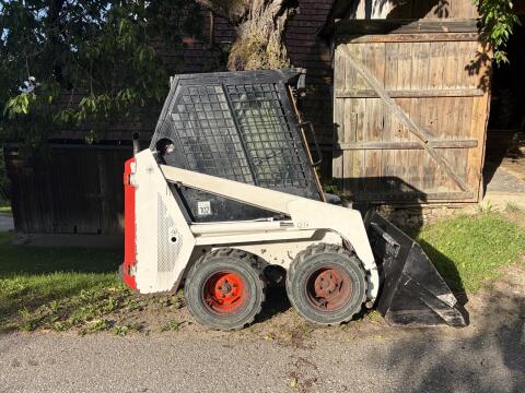 Bobcat 443 abzugeben, 1 Antriebsmotor defekt