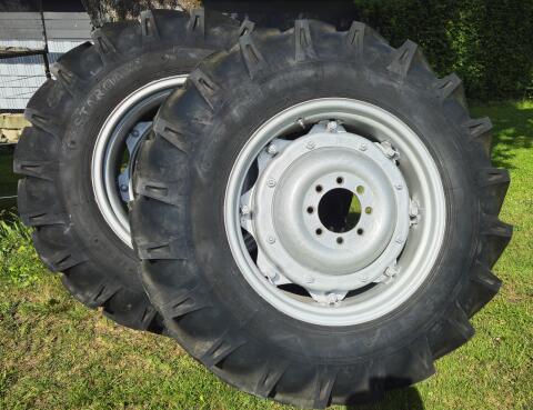 Kompletträder Starmaxx 14.9-28 für Ferguson 165
