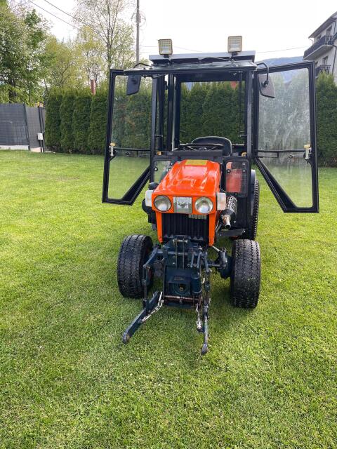 Kubota B 7100