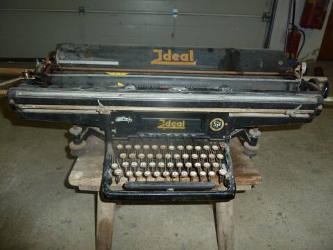 Antike Schreibmaschine Ideal